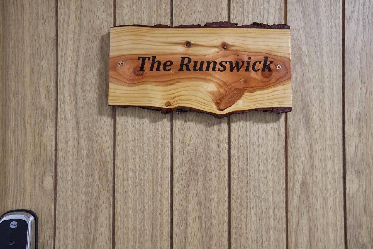 Host & - The Runswick At Brunswick